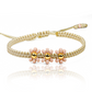 Pulsera Flor Esfera Lisa #4 x3 de Joyería Caracas está elaborada en oro 18k, con detalles en hilo coreano y bisutería de calidad. Con garantía de por vida y sin costo adicional.