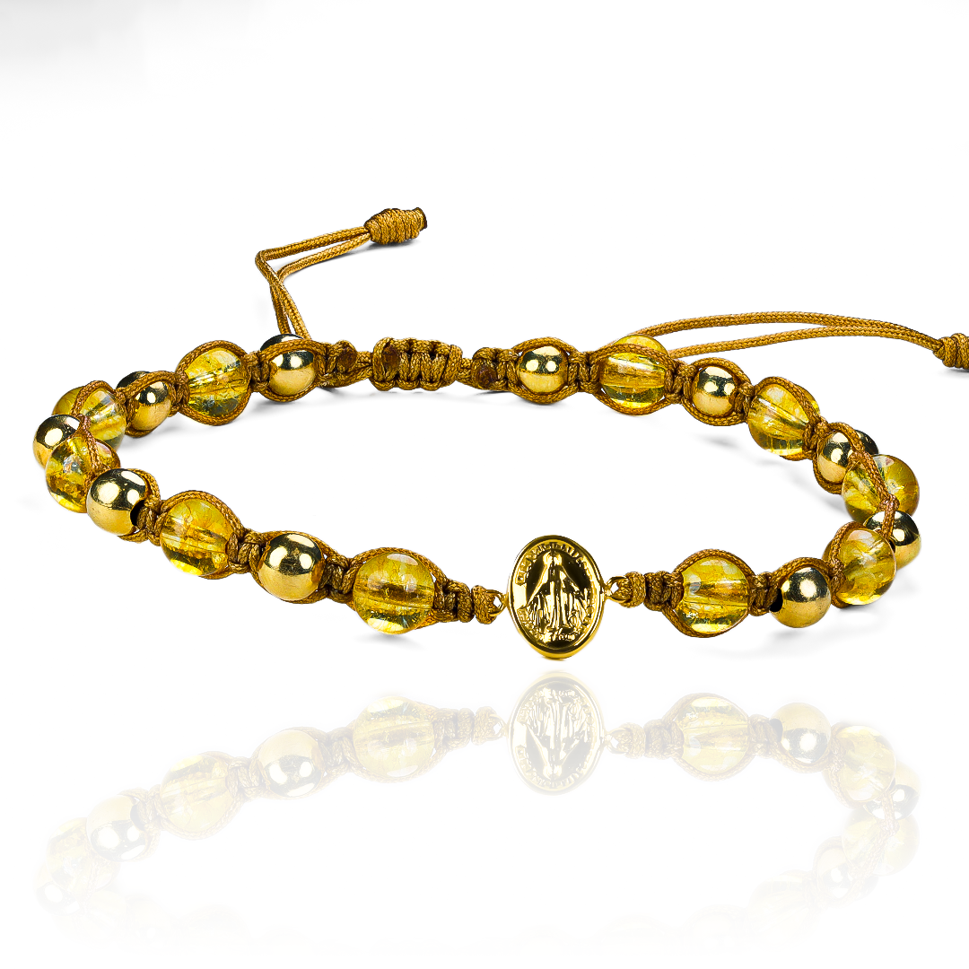 La Pulsera Milagrosa L + Esferas #4 combina el lujo del oro de 18K con el estilo único de la Joyería Caracas. Esta pulsera es un símbolo de elegancia y sofisticación, y viene con una garantía para toda la vida. Haz una declaración de estilo con esta pieza exclusiva.