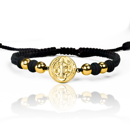 Pulsera San Benito XL + Esferas #6 fabricada en oro 18K de Joyería Caracas. Además de ser un accesorio elegante, cuenta con la protección de San Benito y viene con una garantía para toda la vida.