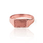 Anillo rectangular candy de Joyería Caracas es una verdadera joya de oro 18k con una garantía de por vida. Luce exclusivo y elegante con este anillo, que es sinónimo de calidad y estilo duradero.
