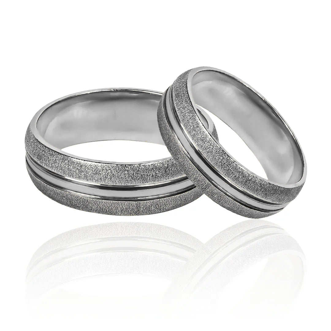 Argollas de matrimonio Relix, fabricadas en oro 18k de Joyería Caracas, cuentan con garantía de por vida.