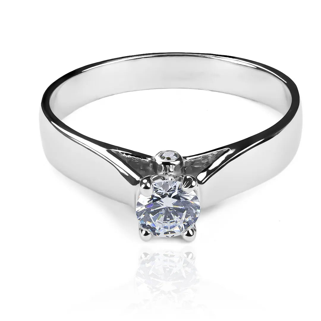 Anillo de compromiso steps de Joyería Caracas en oro 18k, cuenta con certificado de calidad y garantía de por vida.