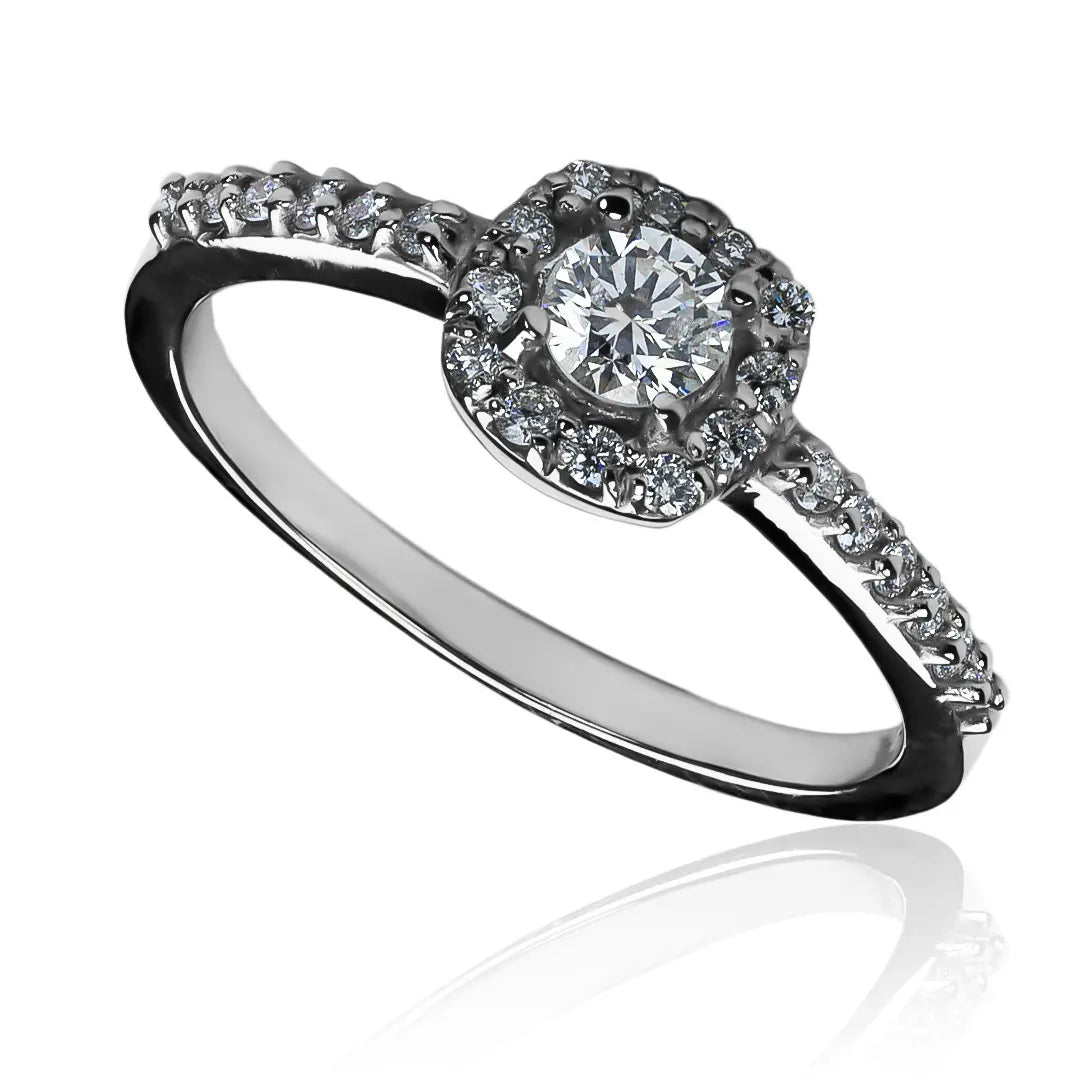 Anillo de compromiso tián ring. Hecho con oro 18k de Joyería Caracas y viene con certificado de calidad y garantía de por vida.
