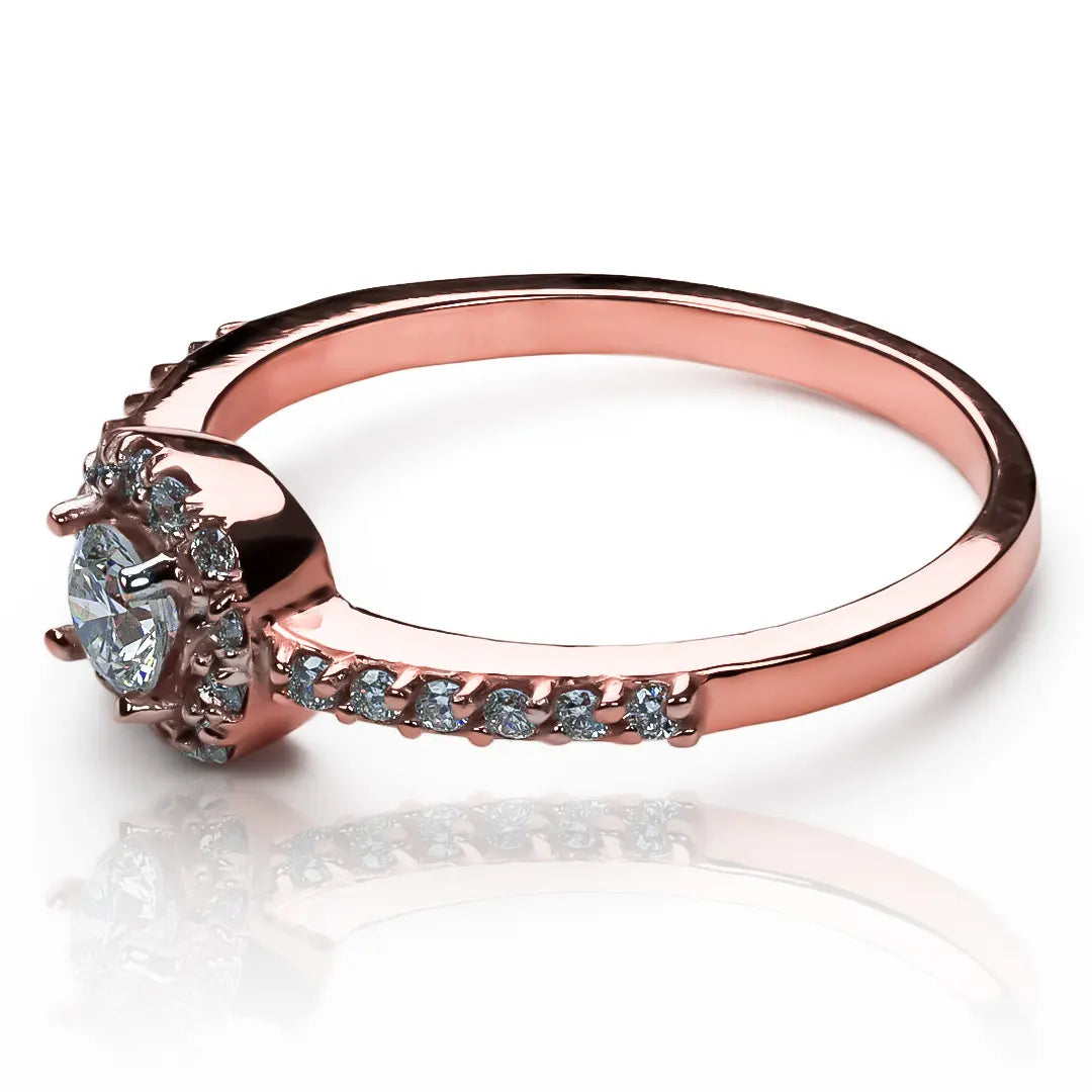Anillo de compromiso tián ring. Hecho con oro 18k de Joyería Caracas y viene con certificado de calidad y garantía de por vida.