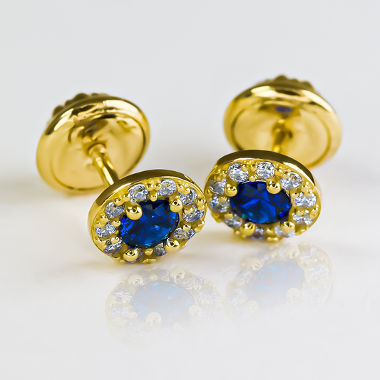 Disfruta de una deliciosa experiencia con nuestros elegantes topitos&nbsp; ponqué clásico azul, elaborado con las mejores técnicas de la reconocida Joyería Caracas. Cuenta con un exquisito acabado en Oro 18K y una garantía para toda la vida. Un verdadero lujo que deleitará tu paladar y nunca pasará de moda.