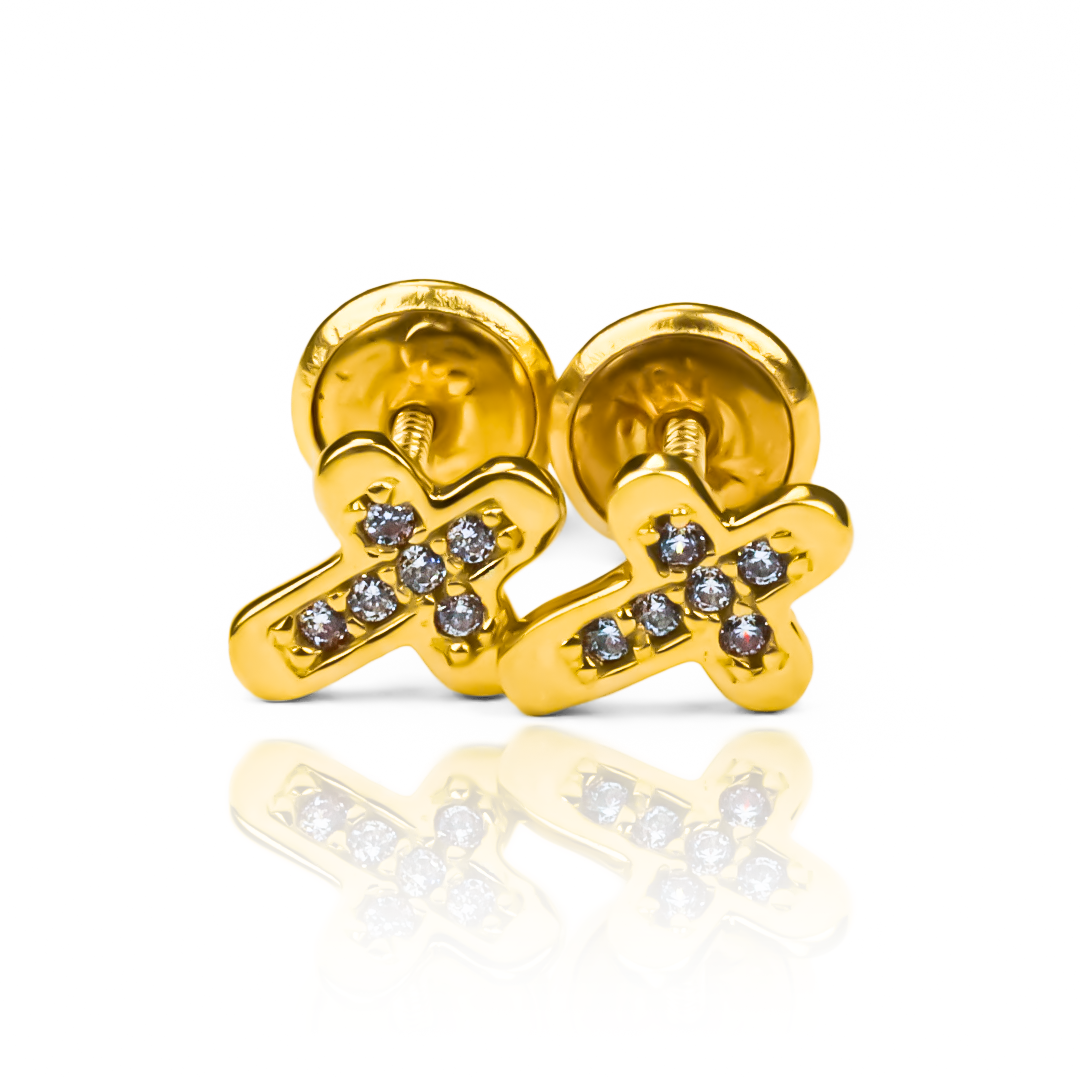 topitos Cruz mini curva de Oro 18K de Joyería Caracas. Con garantía de por vida, este es el complemento perfecto para lucir exclusividad y sofisticación en todos tus looks. ¡Haz una declaración de estilo con nuestra pieza de lujo!