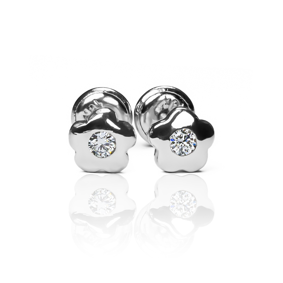 Lúzcase con la belleza y elegancia de nuestro collar Topitos Diamond flower JC. Confeccionado en Oro 18K y diseñado por Joyería Caracas, cada diamante brilla con lujo y calidad. Disfrute de una garantía para toda la vida con esta exclusiva pieza de joyería.