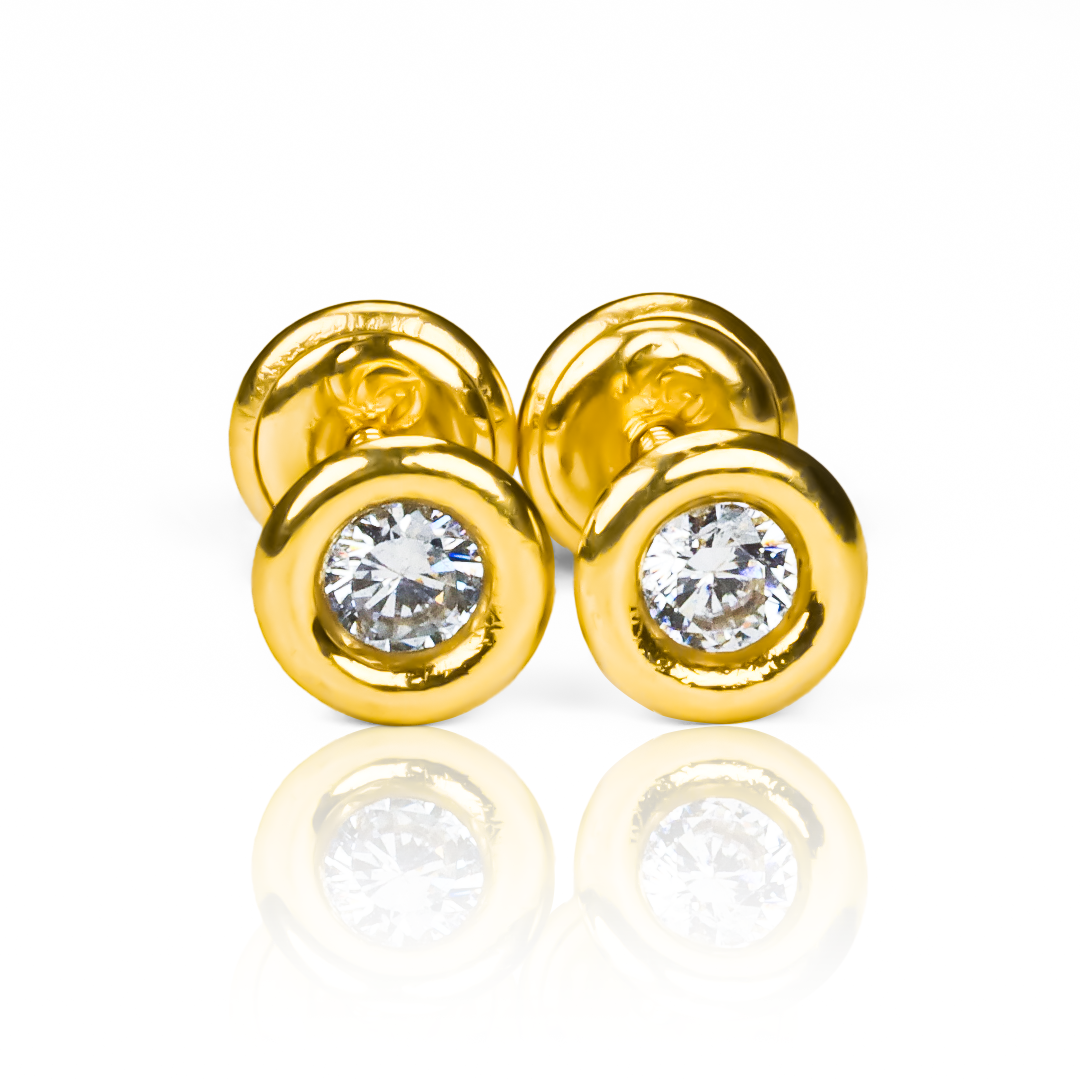 Exquisitos topitos de cristal biselados hacen de este collar una pieza única de Joyería Caracas. Confeccionado en elegante oro 18K y con garantía de por vida. Una adición de lujo y belleza a su colección de joyas exclusivas.