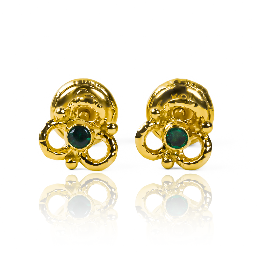 ¡Renueva tu estilo con Topitos Flor calada 3 petalos green! Esta joya de Oro 18K de la prestigiosa Joyería Caracas es una pieza única y exclusiva, que aportará un toque de elegancia y sofisticación a cualquier atuendo. Además, cuenta con una garantía de por vida, asegurando tu inversión en belleza y calidad.