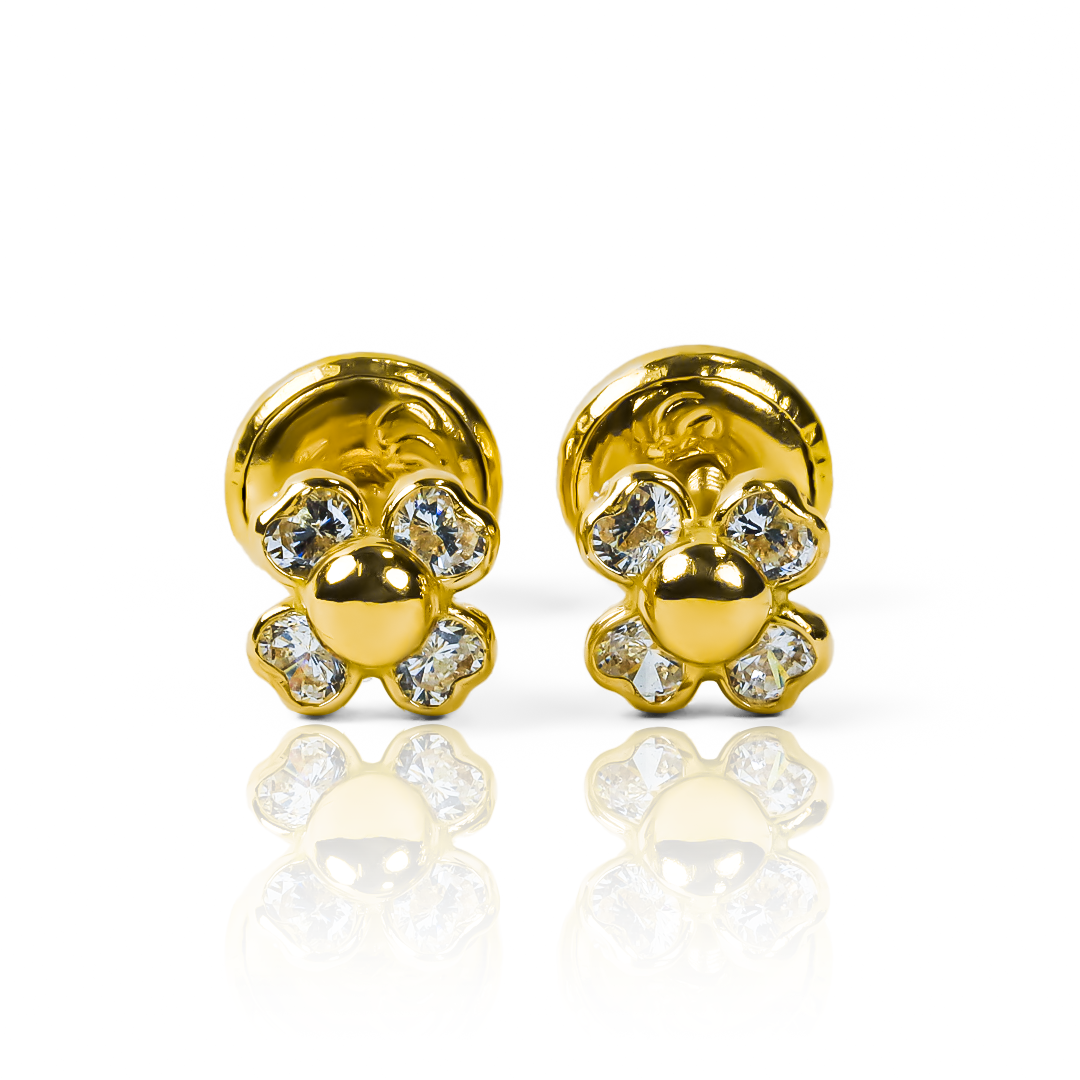 Disfruta de la exclusividad y elegancia de Topitos Flor de cristal 4 pétalos. Fabricados con oro 18K y con el sello de calidad de Joyería Caracas, estos topitos son el toque perfecto para cualquier look. Además, cuentan con garantía para toda la vida, asegurando su durabilidad y belleza intemporal.