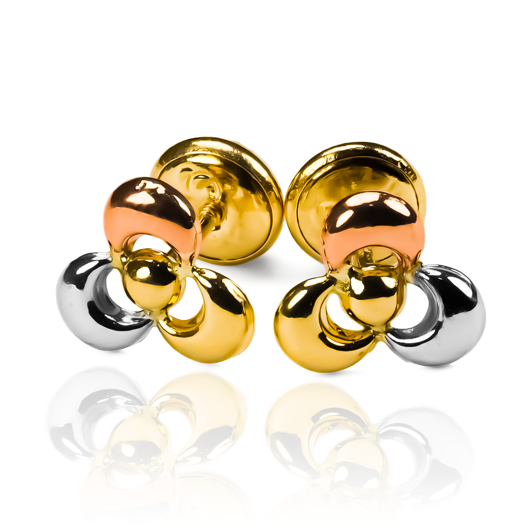 Descubra la elegancia y la exclusividad con los Topitos Flor de loto media luna 3 oros de Joyería Caracas. Estos impresionantes pendientes están elaborados con oro de 18K y vienen con una garantía de por vida, asegurando su durabilidad y belleza eternas. Renueve su estilo con este toque de lujo.