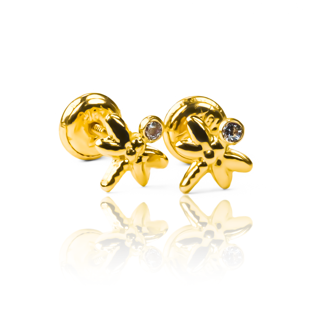 Llévate el lujo a otro nivel con nuestros Topitos Libélulas cristal, un par de hermosos aretes hechos con oro 18K y la calidad de Joyería Caracas. Estamos tan seguros de la excelencia de nuestros productos que ofrecemos garantía para toda la vida. Disfruta de elegancia y durabilidad con cada uso.