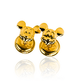 Este elegante collar de oro de 18K está diseñado con el icónico personaje de Disney, Mickey Mouse. Producido por Joyería Caracas, es la combinación perfecta de lujo y diversión. Con garantía de por vida, es una adición atemporal a cualquier colección de joyas exclusivas.