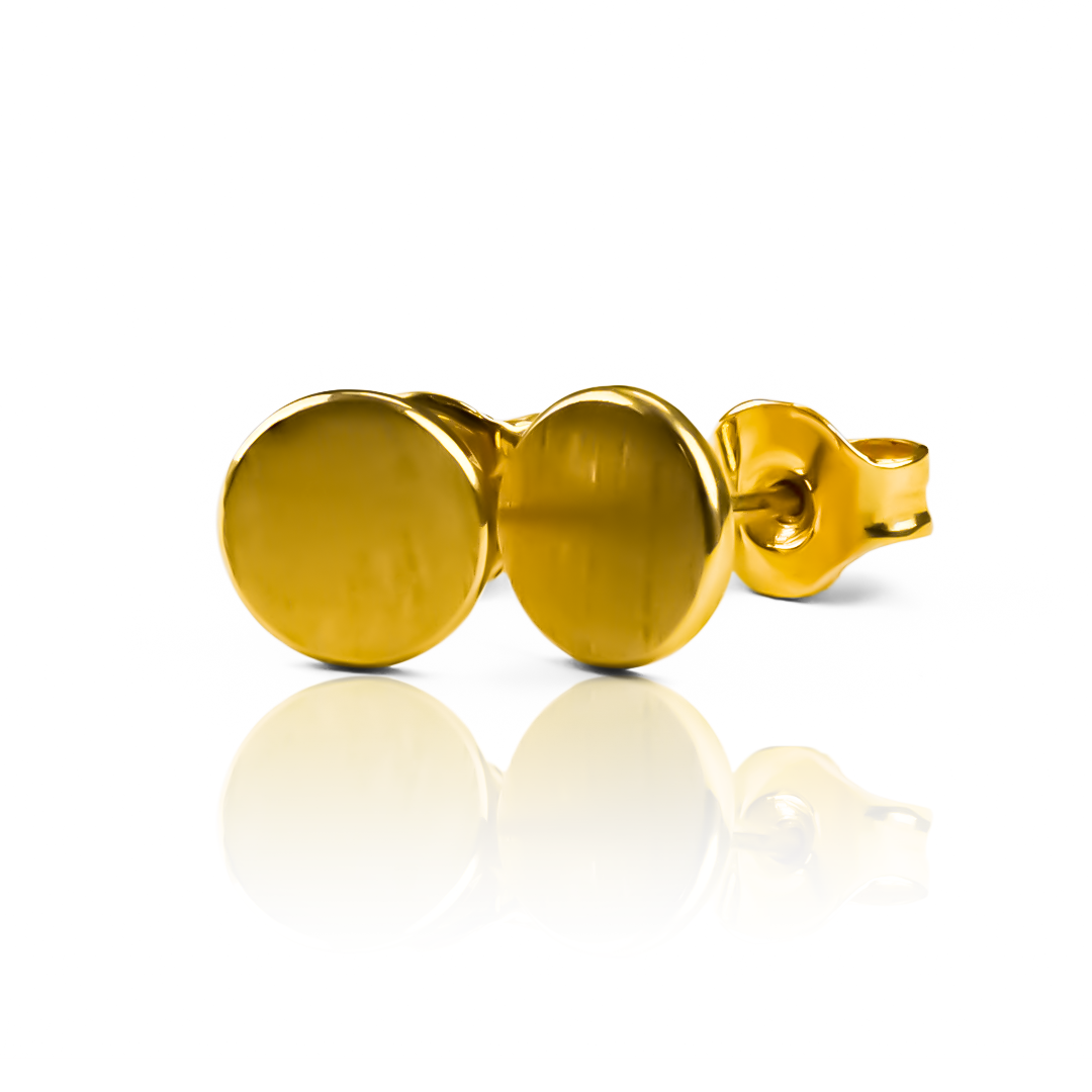 Topitos Rueda satinada L con un baño de Oro 18K. Hecho a mano por los expertos joyeros de Joyería Caracas, esta pieza es una verdadera obra de arte de lujo. Con garantía para toda la vida, es un accesorio exclusivo y atemporal que te acompañará siempre con estilo y refinamiento.
