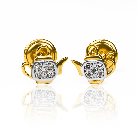 Las Topitos Teteras son una elegante y exclusiva joya de Oro 18K de la reconocida marca Joyería Caracas. Con una garantía de por vida, estas teteras son una inversión en estilo y calidad que durará para siempre. Adorne su día a día con lujo y sofisticación.