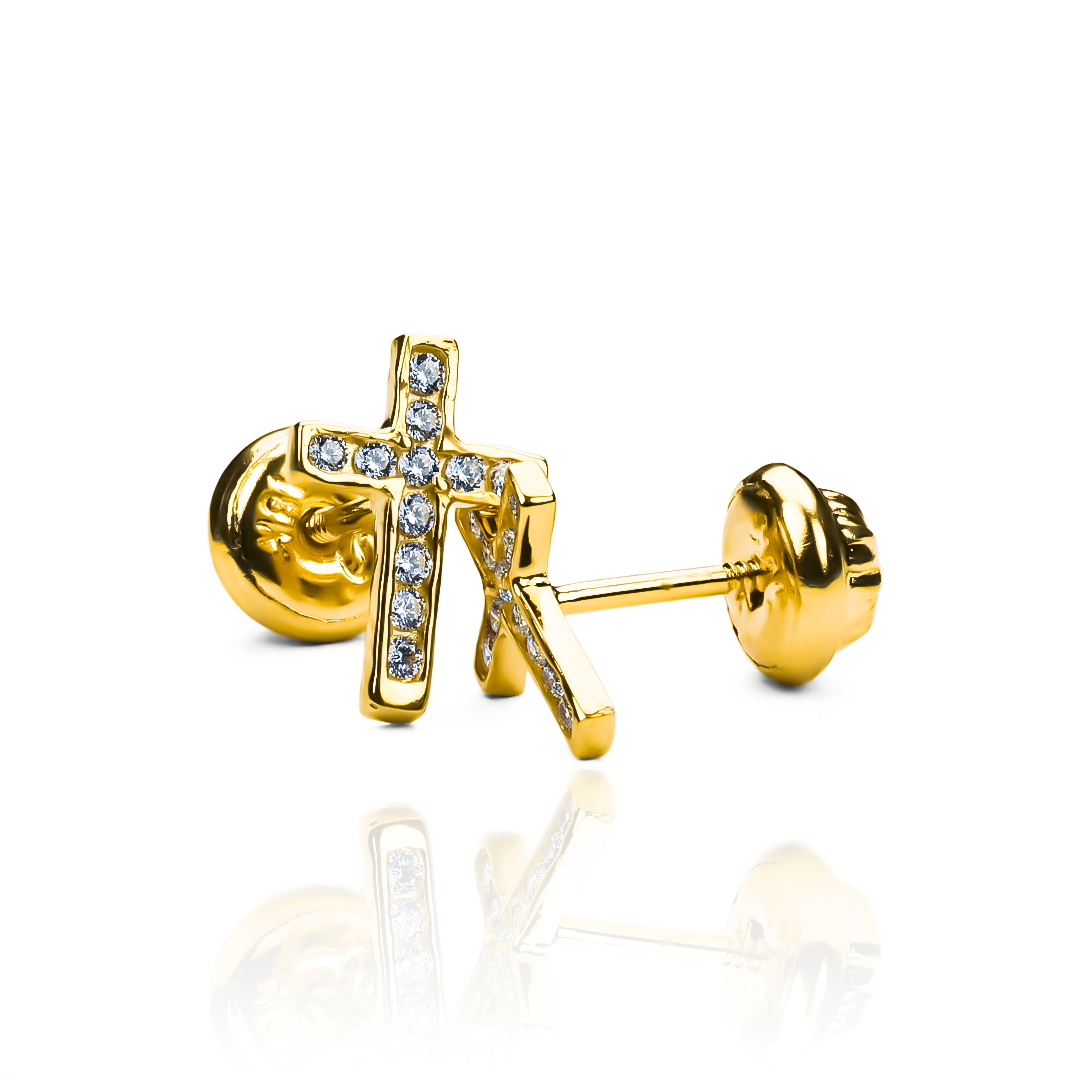 Exude elegancia y sofisticación con el Topitos cruz carré M, un accesorio de Joyería Caracas elaborado con Oro 18K de calidad suprema. Esta pieza única cuenta con una garantía para toda la vida, asegurando su durabilidad y valor eterno. Eleva tu estilo con esta exclusiva joya.