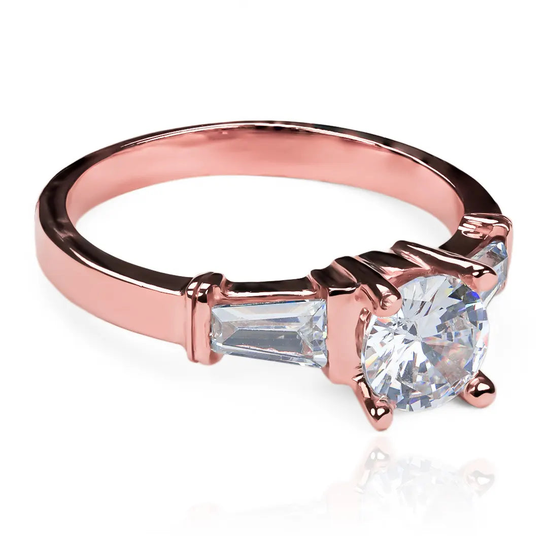 Anillo de compromiso trapezoide de Joyería Caracas. Hecho de oro 18k, cuenta con un certificado de calidad y garantía de por vida.