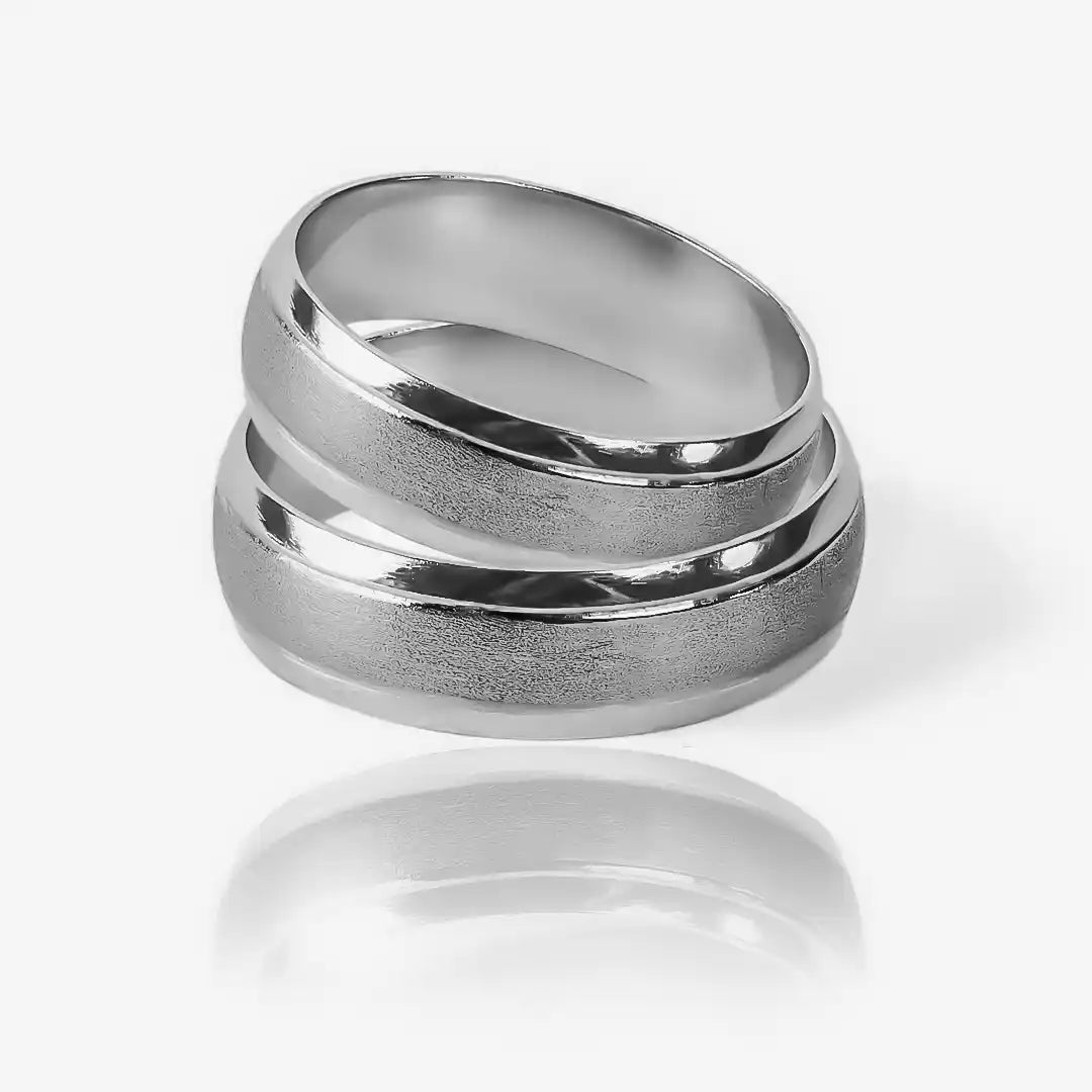 Argollas de matrimonio White & Rose, fabricado en 18k de Joyería Caracas, con certificado de calidad y garantía para toda la vida.