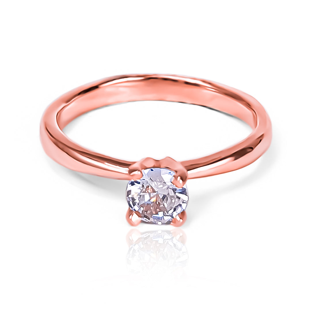 Anillo de compromiso Zigurat, una joya exclusiva fabricada por Joyería Caracas en oro de 18 quilates. La pureza del oro de 18K garantiza durabilidad y un brillo excepcional.