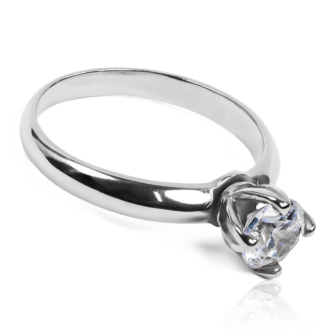 Anillo de compromiso Classic Caracas, fabricado en oro de 18 quilates de Joyería Caracas. Incluye un certificado de calidad y garantía de por vida.