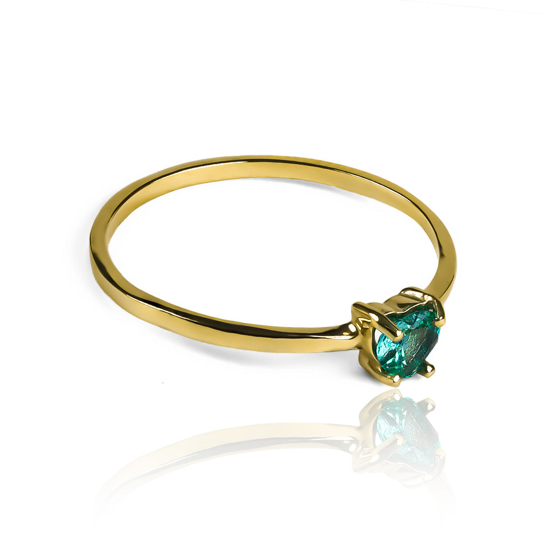 Anillo classic heart - emerald. Confeccionado en oro de 18k, en Joyería Caracas, viene con un certificado de autenticidad y garantía de por vida.