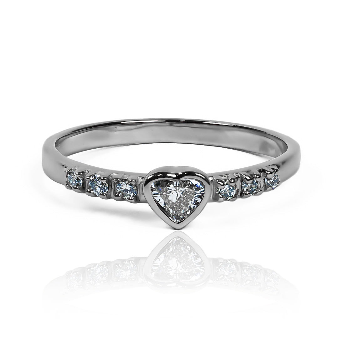 Anillo de compromiso Coeur Diamonds es el regalo perfecto para expresar tu amor eterno. En Joyería Caracas y elaborado en oro 18 k, cuenta con un certificado de calidad y garantía para toda la vida.