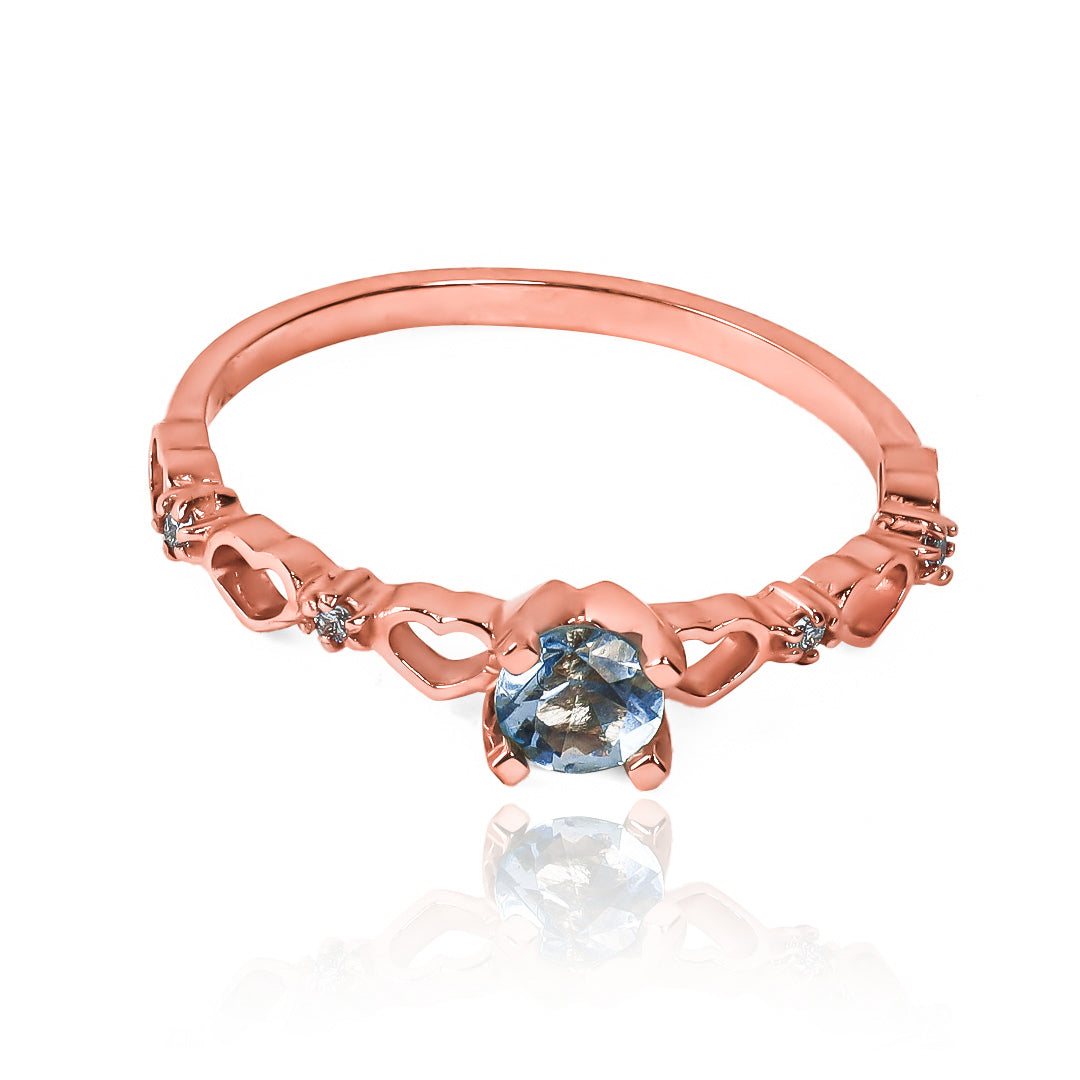 Anillo de compromiso con el corazón de topacio es la elección ideal. Fabricado en nuestra Joyería Caracas con oro de 18k y viene con garantía de por vida.