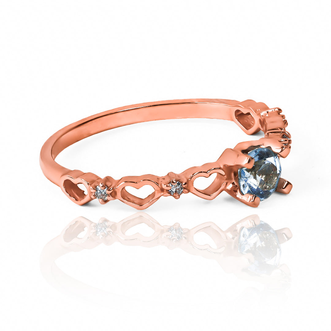 Anillo de compromiso con el corazón de topacio es la elección ideal. Fabricado en nuestra Joyería Caracas con oro de 18k y viene con garantía de por vida.