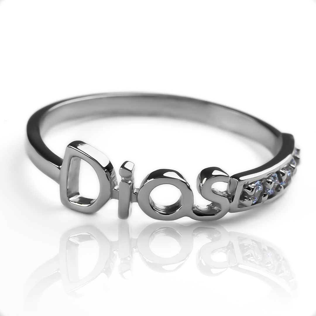 Anillo Dios S, fabricado en oro 18k por Joyería Caracas, cuenta con certificado de calidad y garantía de por vida.