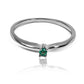 Anillo de compromiso con cortina de esmeralda y oro de 18k de Joyería Caracas. Fabricado con oro de 18k, este anillo cuenta con un certificado de calidad.