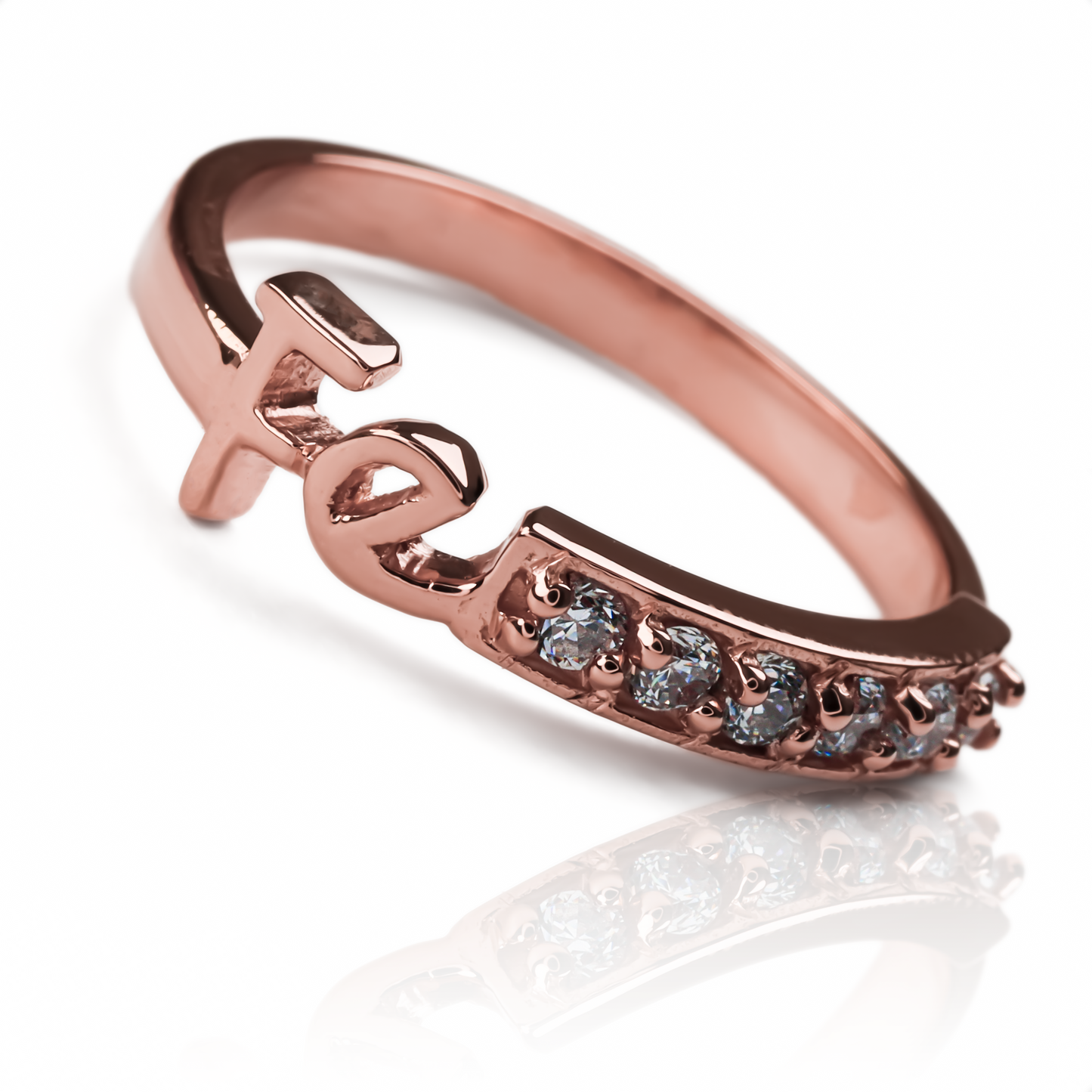  Anillo fe XL de Joyería Caracas está elaborado en oro 18k y cuenta con una garantía de por vida. 