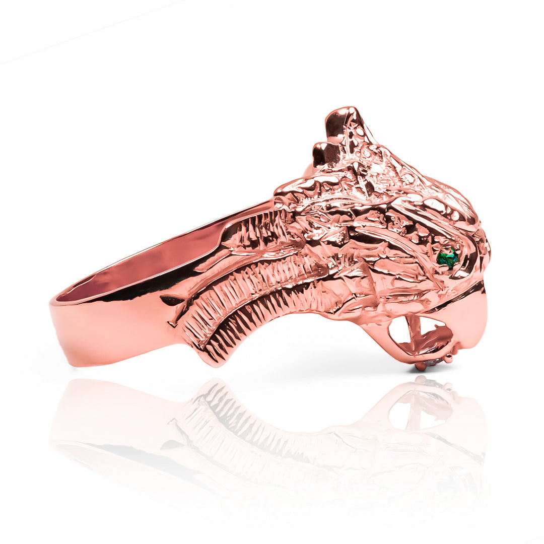 Anillo Águila, elaborado en Joyería Caracas con oro 18k de máxima calidad. Su diseño exclusivo de águila simboliza la libertad y fuerza, y cuenta con garantía para toda la vida.