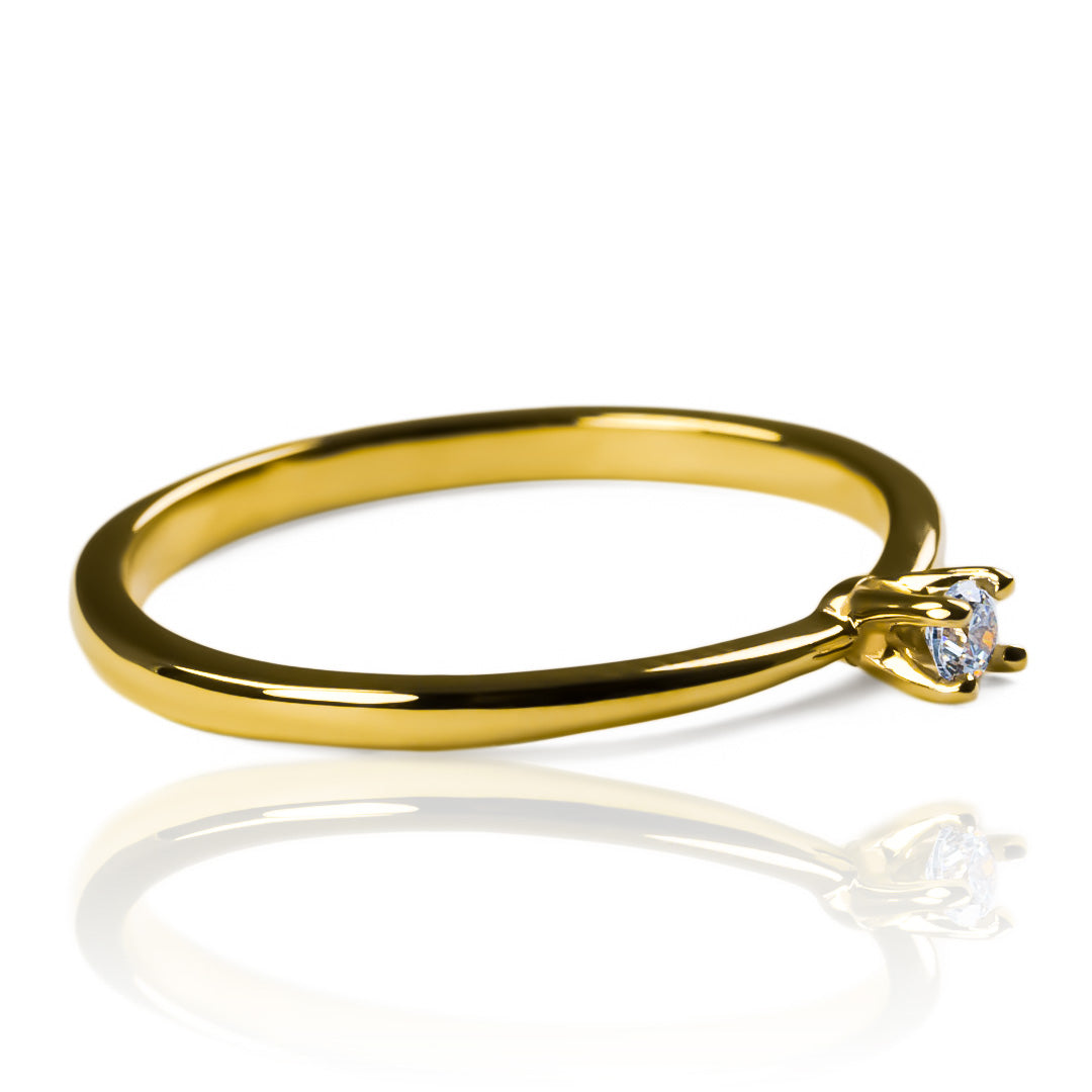 Anillo de compromiso Ámsterdam Diamond de Joyería Caracas. Fabricado en oro de 18k, este anillo lleva incrustado un diamante de la más alta calidad. Además, ofrecemos garantía de por vida.