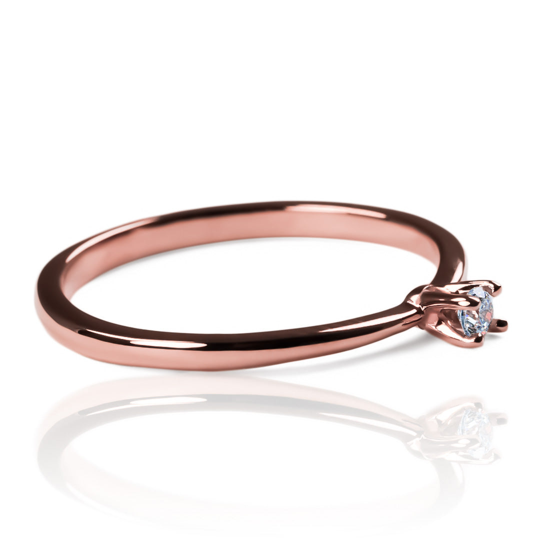 Anillo de compromiso Ámsterdam Diamond de Joyería Caracas. Fabricado en oro de 18k, este anillo lleva incrustado un diamante de la más alta calidad. Además, ofrecemos garantía de por vida.