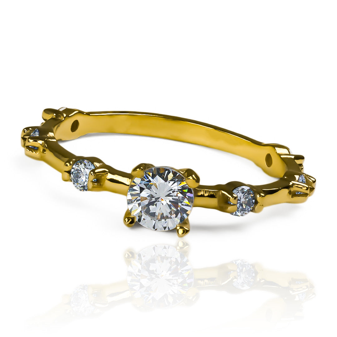 Anillo de Compromiso Armonía de Joyería Caracas está elaborada en oro de 18k. Cuenta con certificado de calidad y garantía de por vida.