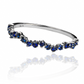 Anillo asymmetric ring sapphire, una joya única de Joyería Caracas. Hecho con oro 18k y con un impresionante zafiro, cuenta con garantía de por vida. 