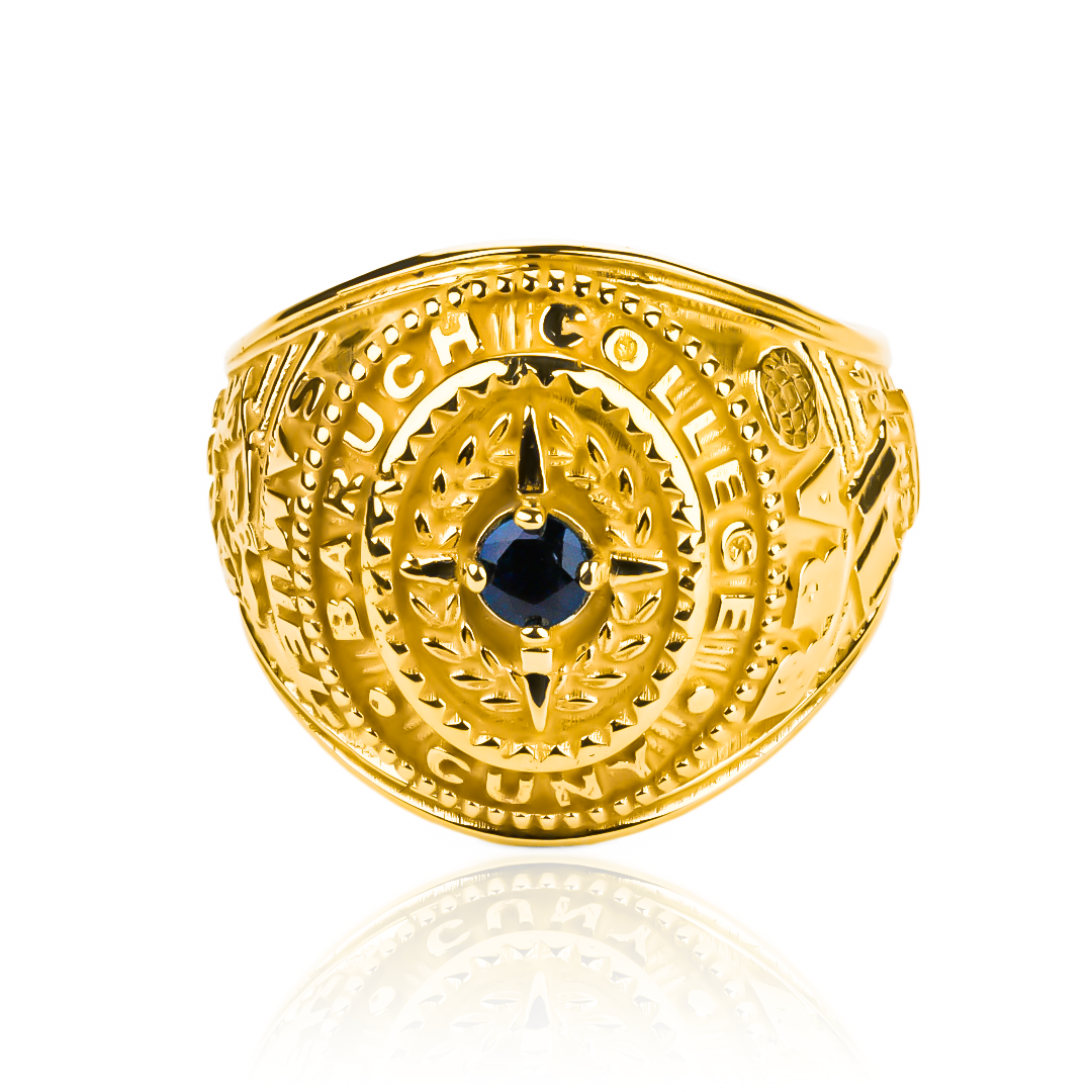 Anillo Baruch College. Hecho con Joyería Caracas y oro de 18k, este anillo es más que una pieza de moda, es una inversión para toda la vida. Con garantía de por vida.