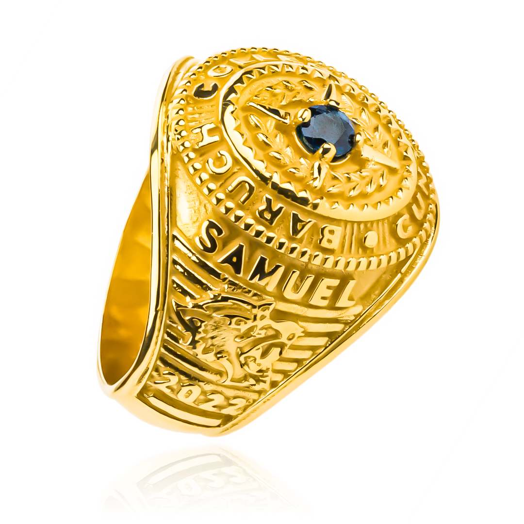 Anillo Baruch College. Hecho con Joyería Caracas y oro de 18k, este anillo es más que una pieza de moda, es una inversión para toda la vida. Con garantía de por vida.