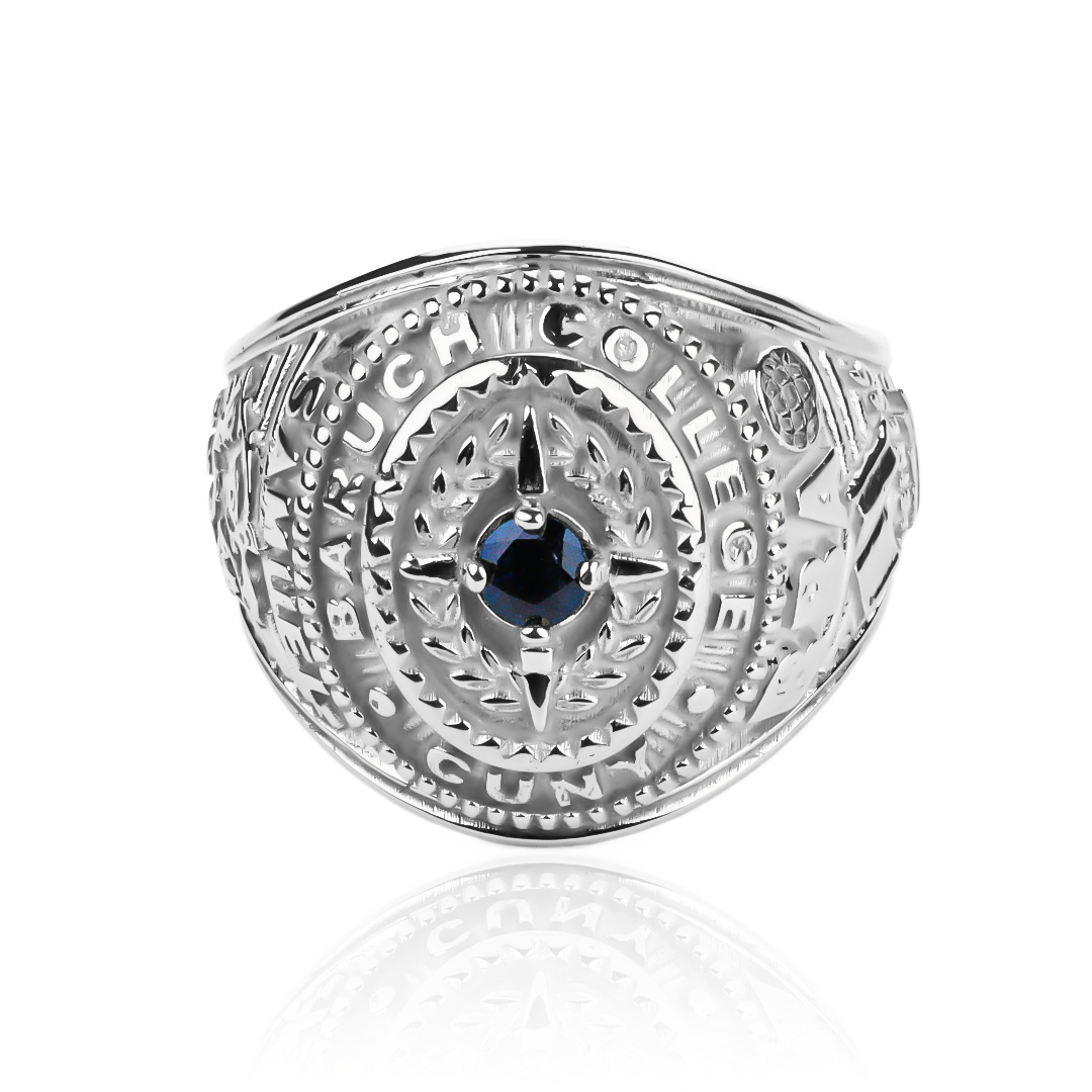Anillo Baruch College. Hecho con Joyería Caracas y oro de 18k, este anillo es más que una pieza de moda, es una inversión para toda la vida. Con garantía de por vida.