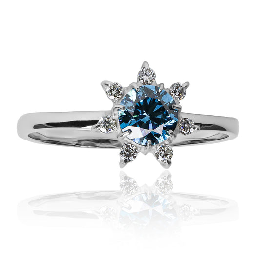Anillo blue flower, fabricado en oro 18k por Joyería Caracas. Cuenta con un certificado de calidad y garantía de por vida.