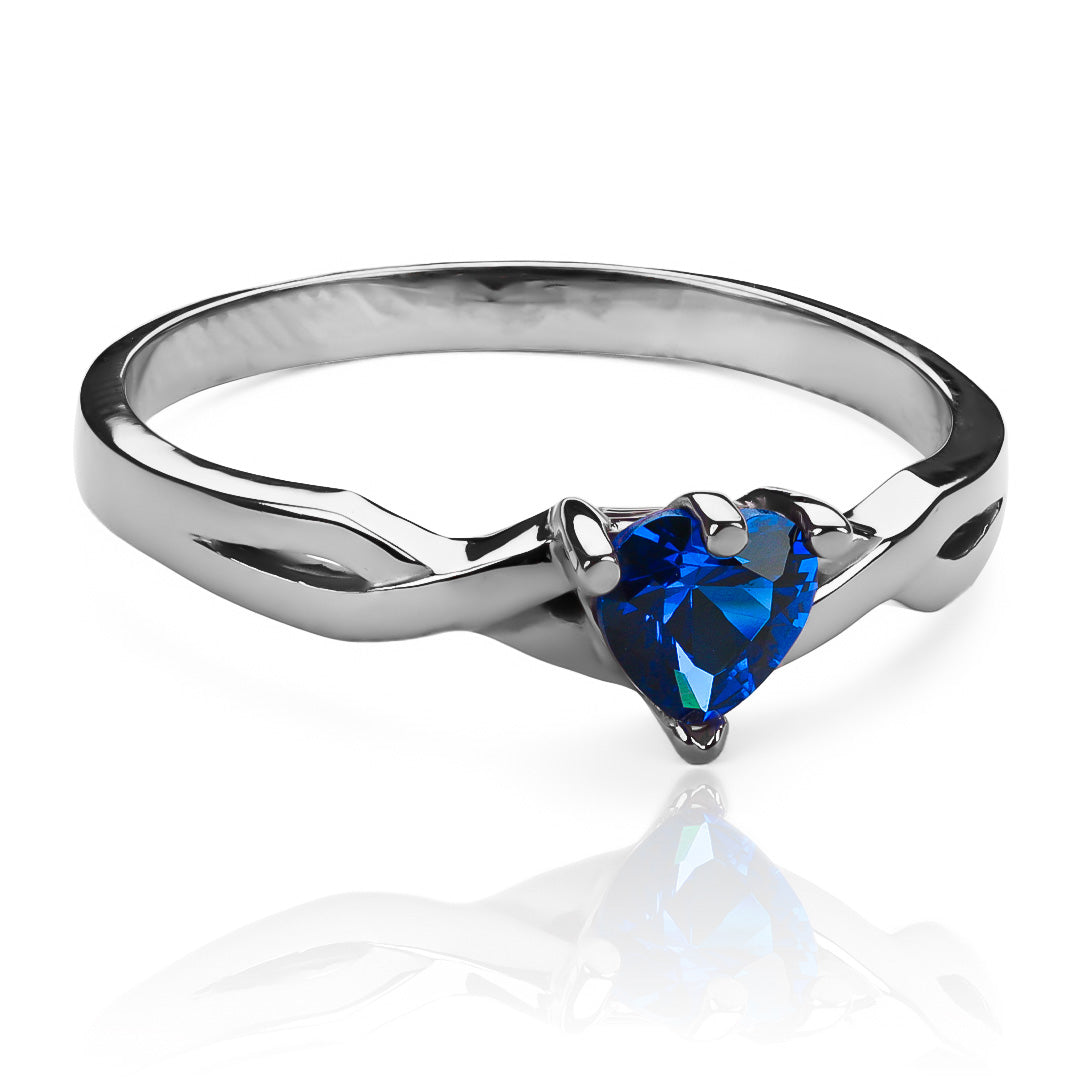 Anillo de compromiso blue heart es una joya de alta calidad de nuestra exclusiva línea de Joyería Caracas. Hecho de oro de 18 quilates y con certificado de calidad y garantía de por vida.