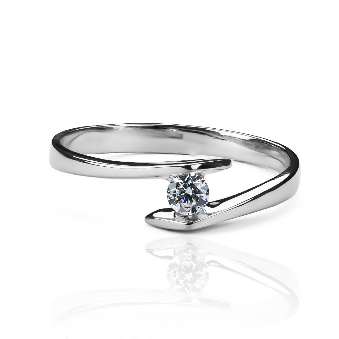 Anillo de compromiso brenda, diseñado por Joyería Caracas en oro 18k de la más alta calidad, cuenta con un certificado de garantía que asegura su valor y durabilidad.