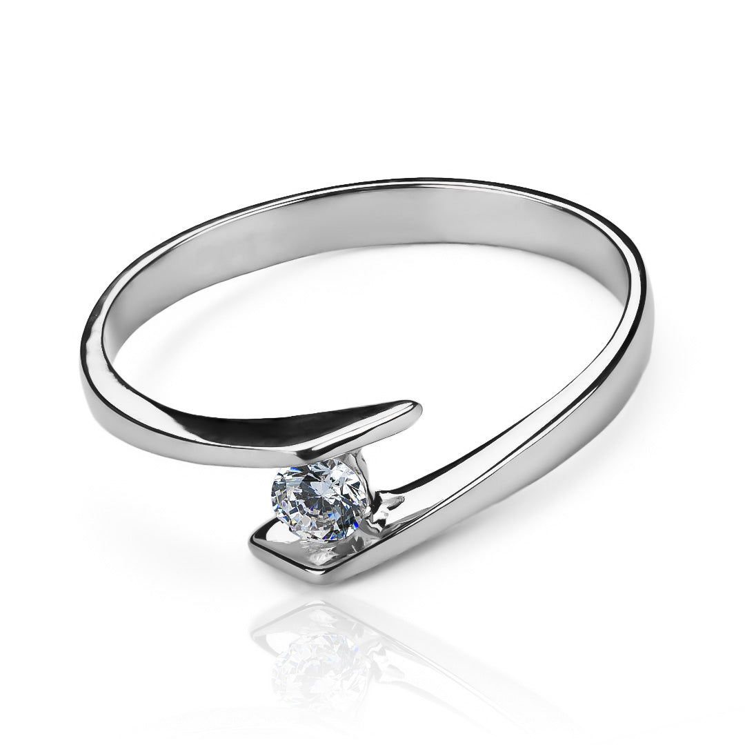 Anillo de compromiso brenda, diseñado por Joyería Caracas en oro 18k de la más alta calidad, cuenta con un certificado de garantía que asegura su valor y durabilidad.
