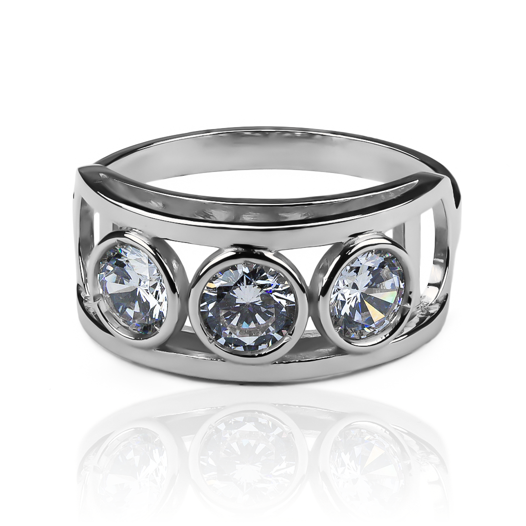 Anillo Brooklyn Bridge JC. Elaborado con oro 18k por la Joyería Caracas, este anillo es una pieza de arte que representa la fuerza y la belleza del icónico puente. Con una garantía de por vida.