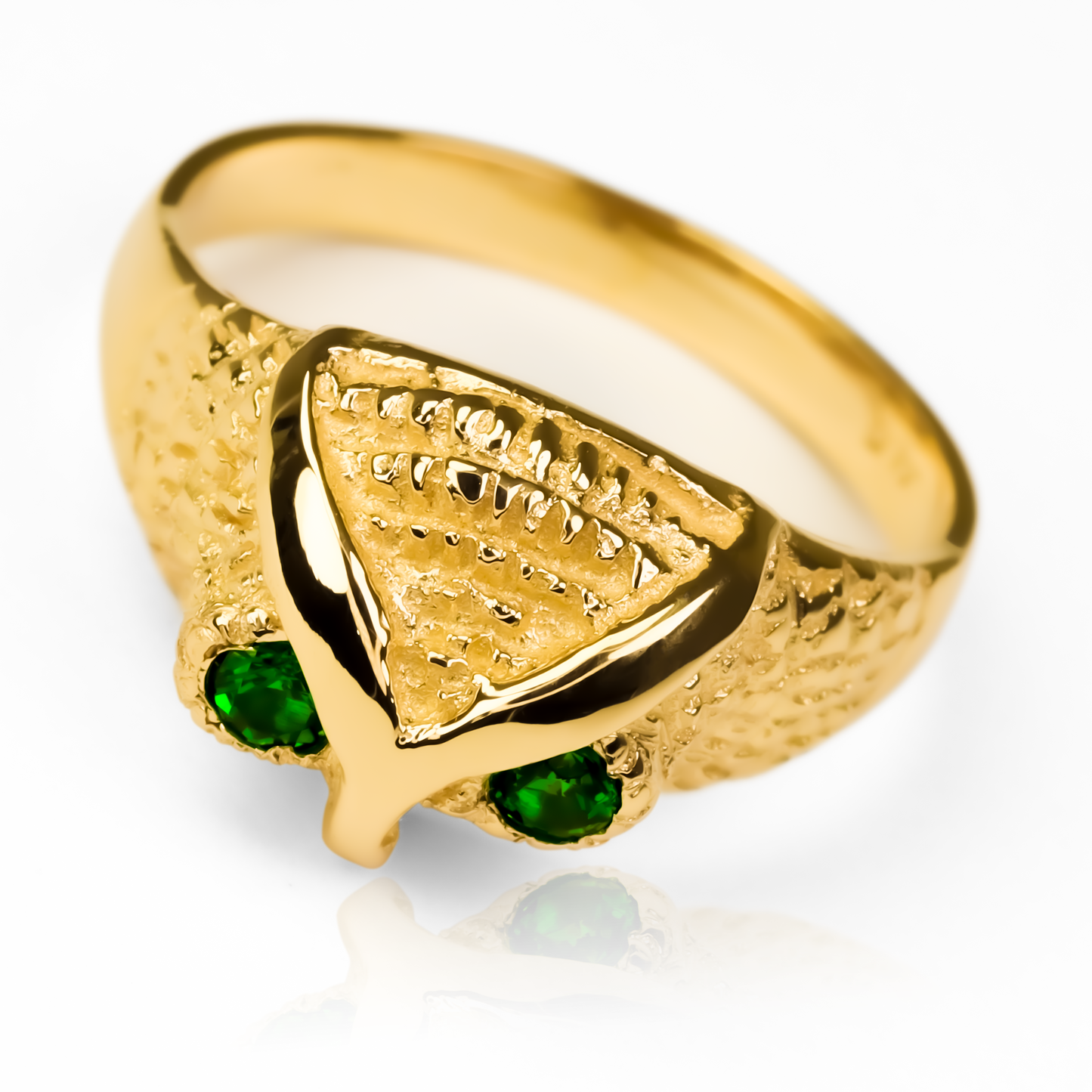Nuestra Joyería Caracas. El Anillo buho s está elaborado en oro 18k, asegurando calidad y durabilidad para toda la vida, con nuestra garantía.