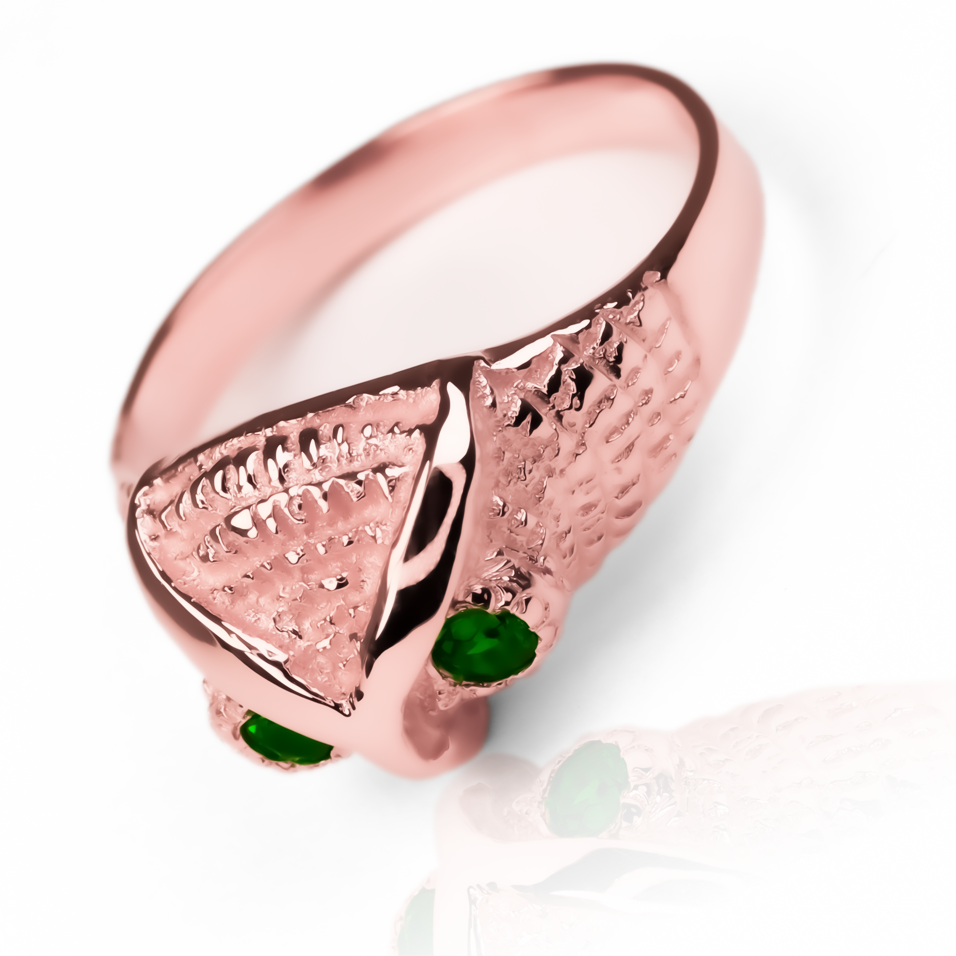Nuestra Joyería Caracas. El Anillo buho s está elaborado en oro 18k, asegurando calidad y durabilidad para toda la vida, con nuestra garantía.