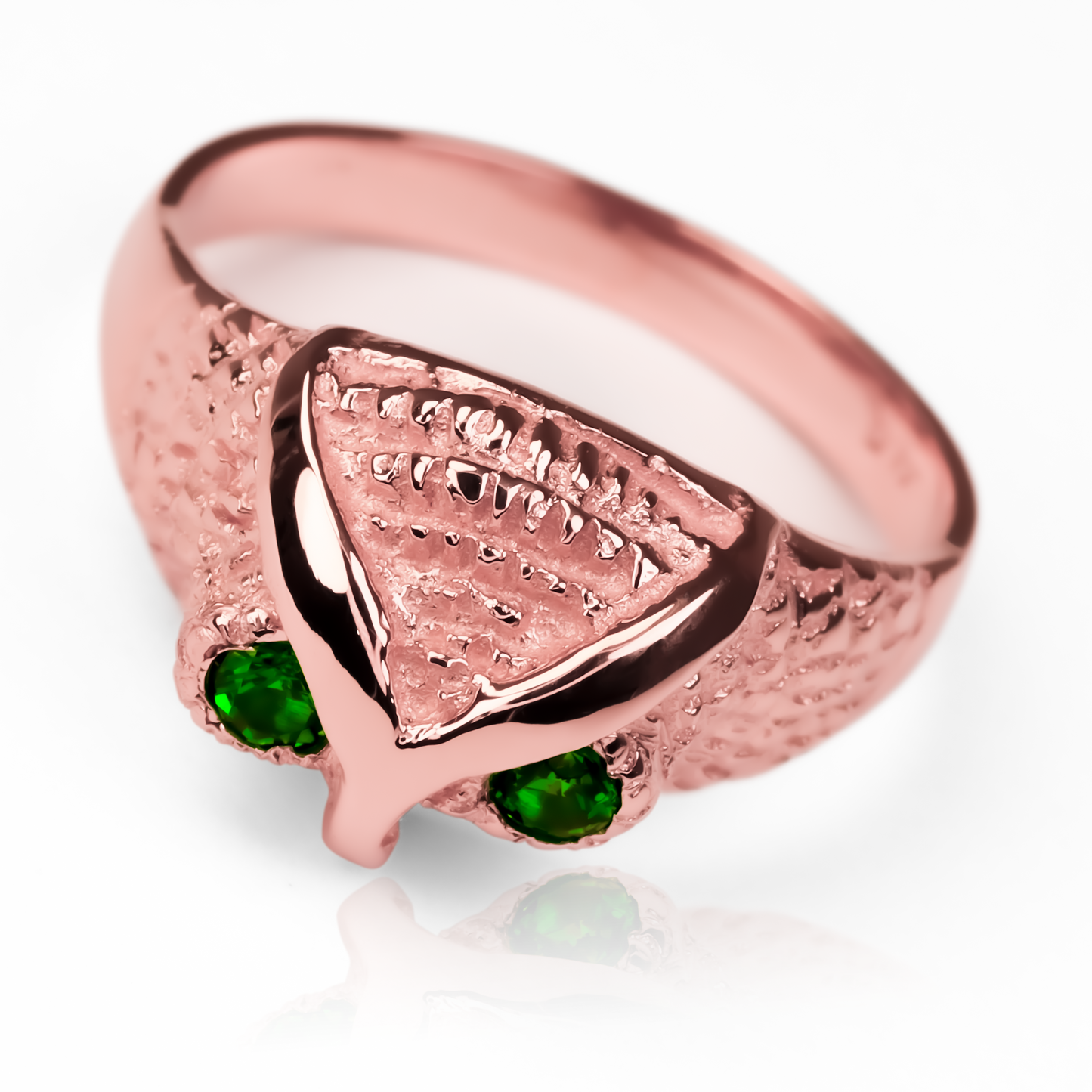 Nuestra Joyería Caracas. El Anillo buho s está elaborado en oro 18k, asegurando calidad y durabilidad para toda la vida, con nuestra garantía.