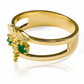  Anillo Caduceo de Joyería Caracas, hecho de oro 18K para garantizar su durabilidad. Este exclusivo anillo simboliza protección y prosperidad, con una garantía de por vida para asegurar tu inversión. 