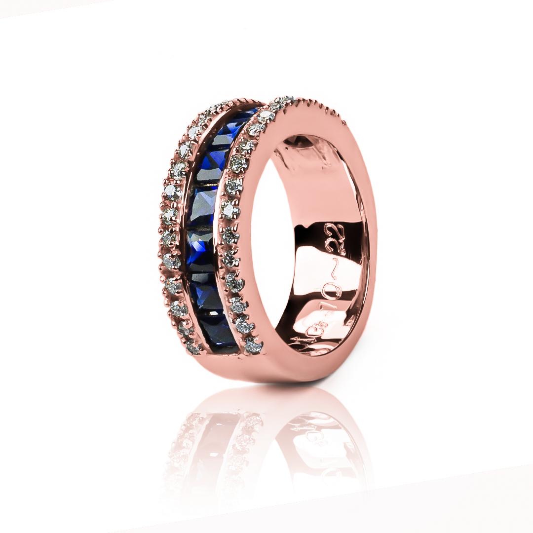 Anillo carre princess. Hecho a mano en Joyería Caracas, con oro 18k, este anillo es una verdadera obra de arte. Con garantía para toda la vida.