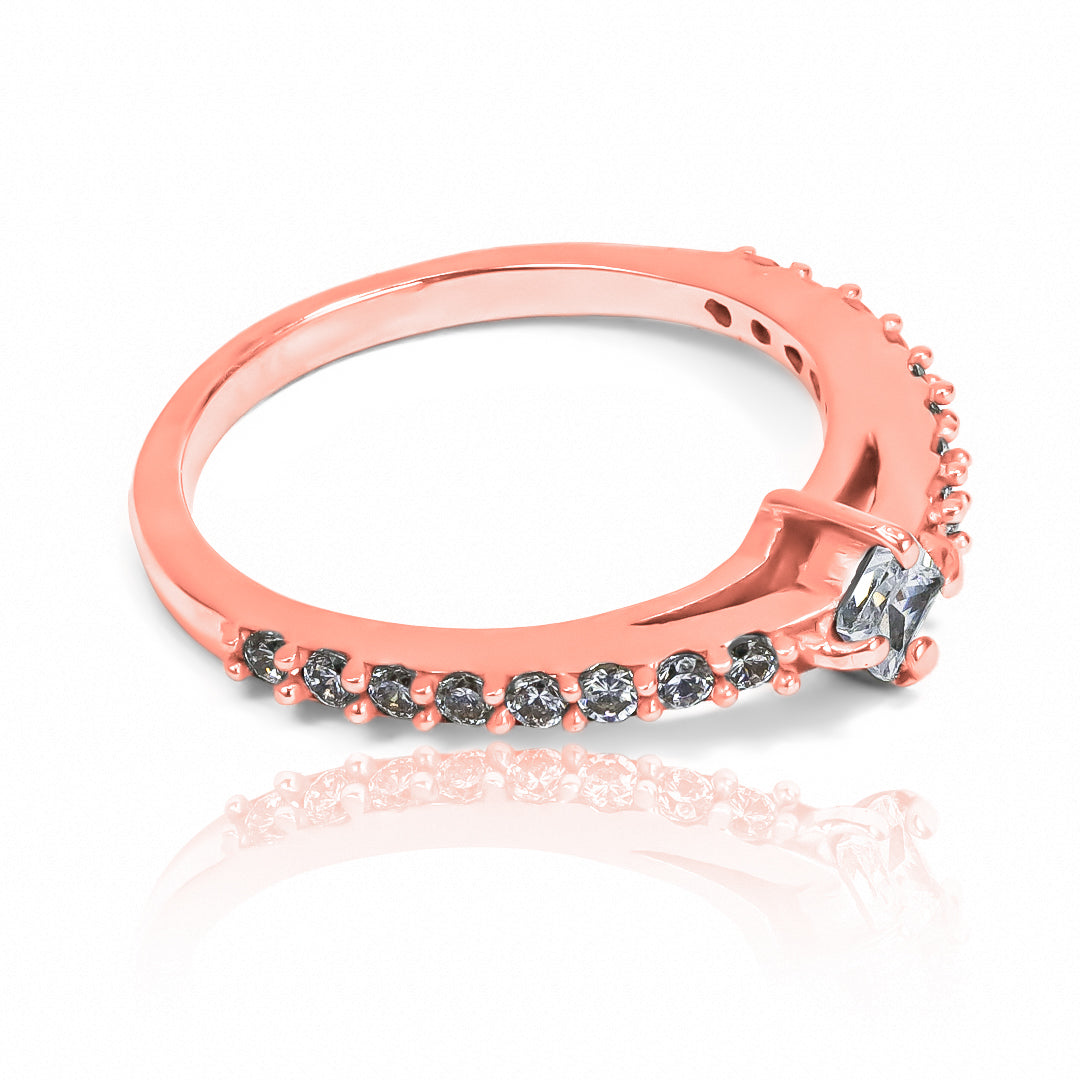 Anillo de compromiso class selection. Hecho con oro 18k y certificado de calidad, este joya de Joyería Caracas es una promesa de por vida. 
